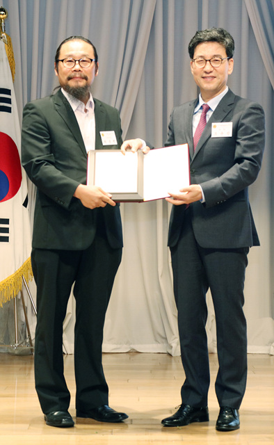 1 최용백 환경대상 수상 2017.7.26.jpg