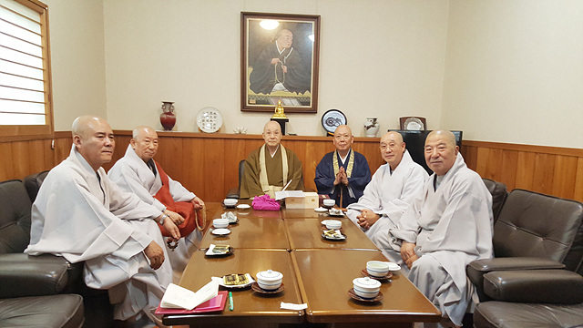 일한불교교류협의회 부회장 시바타 테츠겐스님 회동.jpg