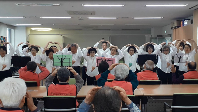 도미솔동아리 봉사공연.jpg