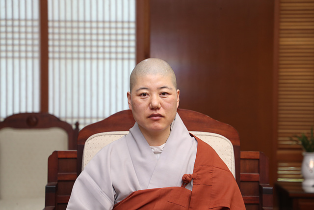 호법부 상임감찰 인우스님.jpg
