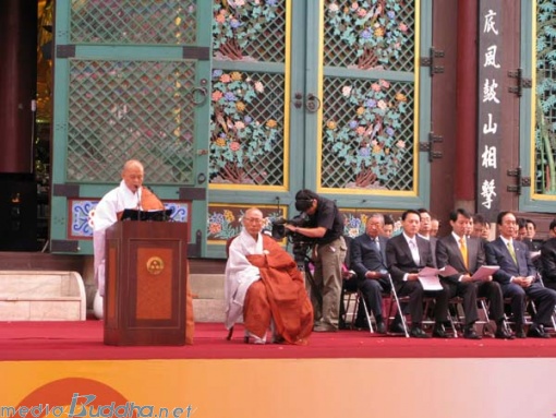 ����縦 ���ϴ� ������ �ѹ����� ���� ����