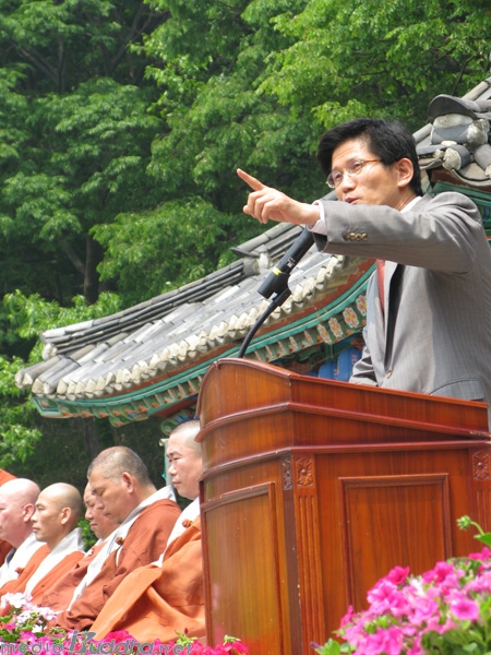 �蹮�� ��⵵���簡 û���������⺻ ������ �����ϴ� ��縦 �ϰ� �ִ�.