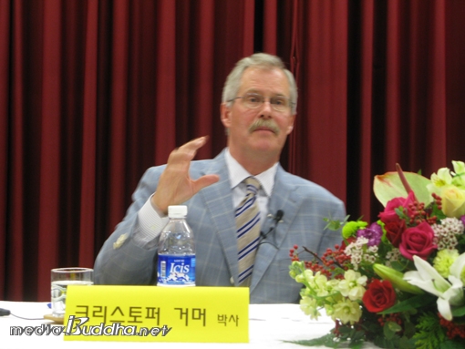 ���� �ɸ�ġ�ῡ�� �� �ұ���ǳ�� �ϰ� �ִ°��� �����ϰ� �ִ� �Ϲ���� �Ÿ� ����.