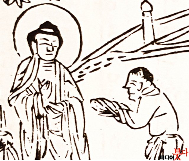 흙장난을 하던 아이가 ‘흙을 쌀가루’라 하고 한 줌 쥐어 부처님께 공양한다. 이 인연으로 아이는 부처님으로부터 ‘장차 전륜왕이 된다’는 수기를 받게 된다.jpg
