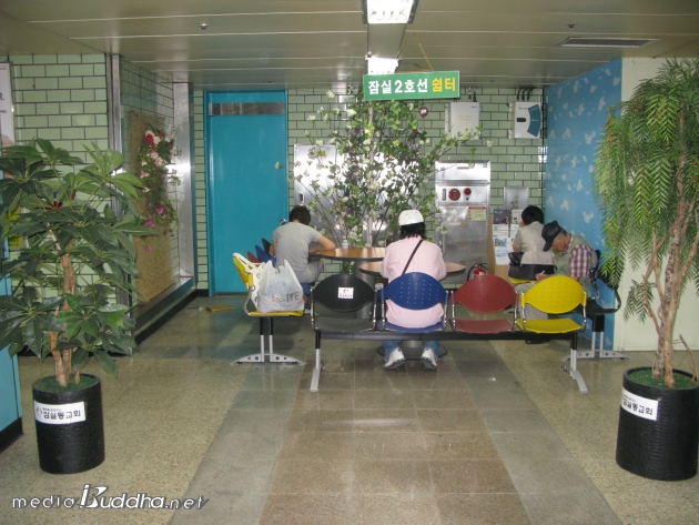 ǿ . ٸ Ϳʹ ٸ ȸ  ǰ鿡 ׸İ ȸ̸ .