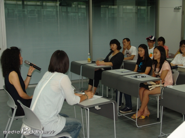 ¸ðµÎ ±Í¸¦ ±â¿ïÀÌ¸ç ±è¿©ÁøÀÇ À̾߱⿡ ÁýÁßÇϰí ÀÖ´Ù.