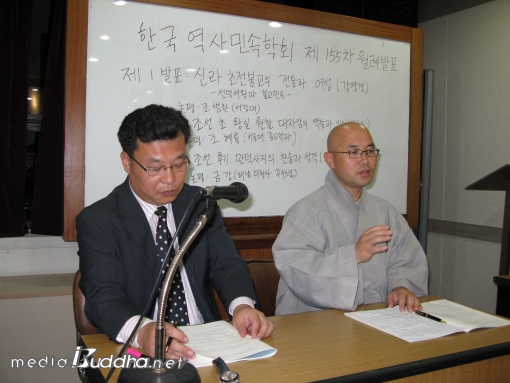 ¿À°æÈÄ ¿¬±¸¿ø(ÁÂ)°ú ±Ý° ½º´Ô(¿ì).