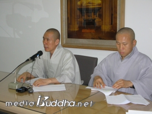  ѹ   ȸ  ڵ鿡 긮ϰ ִ. 