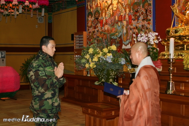 ¼ö°è¸¦ ¹ÞÀº À庴¿¡°Ô °èøÀ» ¼ö¿©ÇÏ´Â ÀÏ¸é ½º´Ô