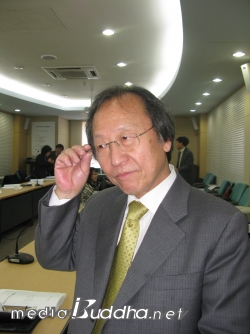 ����� ����