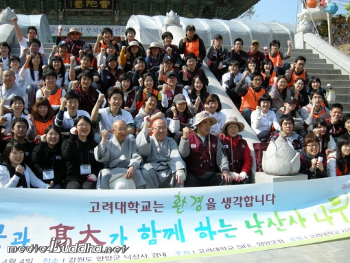 °í·Á´ë»ý 80¿©¸íÀ¸·Î ±¸¼ºµÈ ºÀ»ç´ÜÀÌ ÃÑÀåºÎºÎ¿Í ³«»ê»ç ÁÖÁö Á¤³ä ½º´Ô°ú ÇÔ²² ±â³äÃÔ¿µÀ» Çß´Ù.