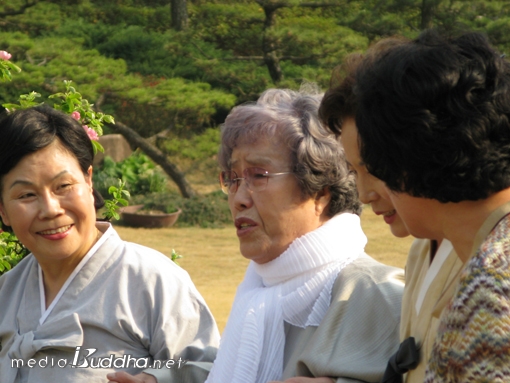 ´ëÈ«¹ý»ç°¡ °Ç¸³µÉ ¼ö ÀÖµµ·Ï Æò»ý ¸ð¾Æ¿Â Àç»êÀ» ÄèÈ÷ º¸½ÃÇÑ Çϵµ¸íÈ º¸»ì. Çϵµ¸íÈ º¸»ìÀº ºÎ»êºÒ±³½ÅµµÈ¸¿¡µµ 30¾ï »ó´çÀ» ÄèôÇÏ´Â µî ÀÌ½Ã´ë ´ëº¸»ìÀÇ ¸é¸ð¸¦ º¸¿©Áà Á¸°æ°ú ½Å¸ÁÀ» ÇÔ²² ¹Þ°í ÀÖ´Ù.