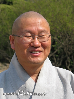 ȫ���� ���� �ɻ� ����. ������ �λ�ұ��� ��ȭ�� �ߵ��ϴ� �߽ɿ� �� �ִ�. 