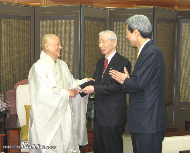 ´ëÇѺұ³ÁøÈï¿ø ¹Îº´Ãµ ÀÌ»çÀå°ú ±è±ÔÄ¥ »óÀÓÀ̻簡 22ÀÏ Á¶°èÁ¾ Ãѹ«¿øÀå Áö°ü ½º´ÔÀ» ¿¹¹æ, ºÀÃàÇà»ç Áö¿ø±Ý 5õ¸¸¿øÀ» Àü´ÞÇß´Ù.