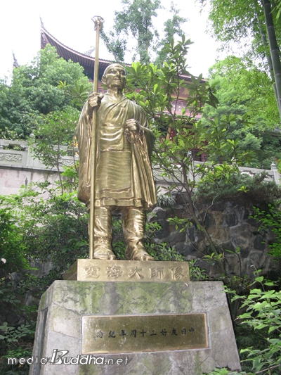영은사 경내에 조성된 일본승려 공해대사, 즉 홍법대사 동상. 